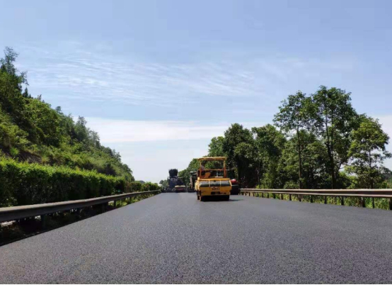 g5京昆高速公路绵广段路面维修工程二阶段（进川向）路面坑凼修补任务顺利完成.png